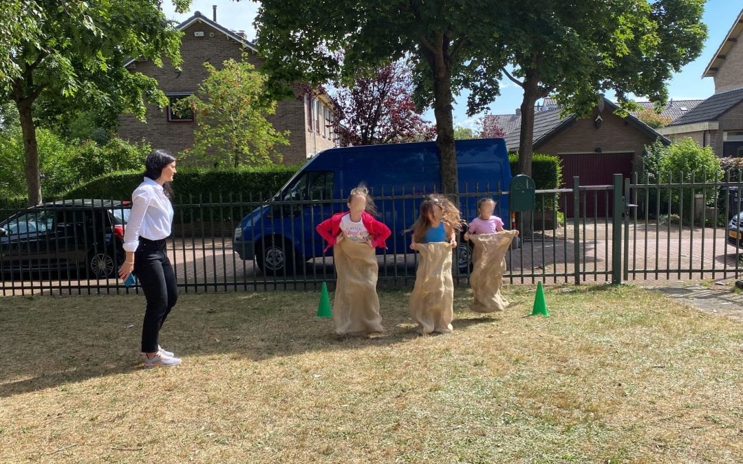 Feestelijke afsluiting ‘eerste schooljaar’ voor Oekraïense kinderen op de Kamperfoelie taalschool