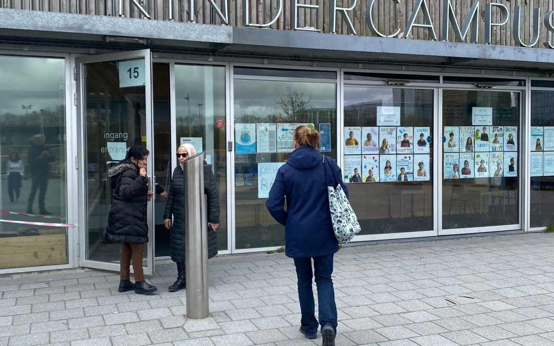 Team Kamperfoelieschool in Huizen bezoekt Kindercampus Zuidas